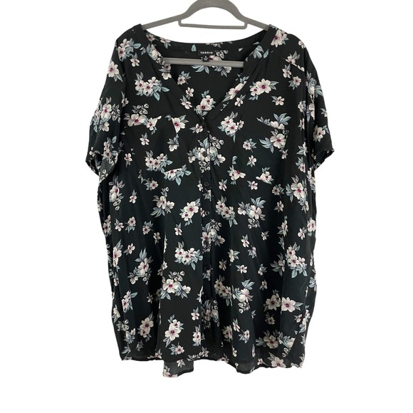 Torrid 5X Black White Floral Top Button Front V Neck Blouse Front Pocket - Picture 2 of 6